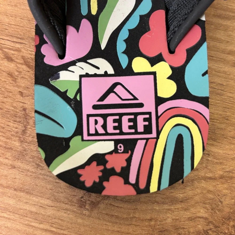 REEF Little Ahi Water-Friendly Flip-Flop Tropical Rainbow Black Kids Size 9 Pool